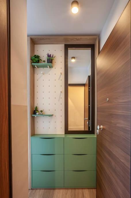 Nest 5 At Center 2p Apartment *